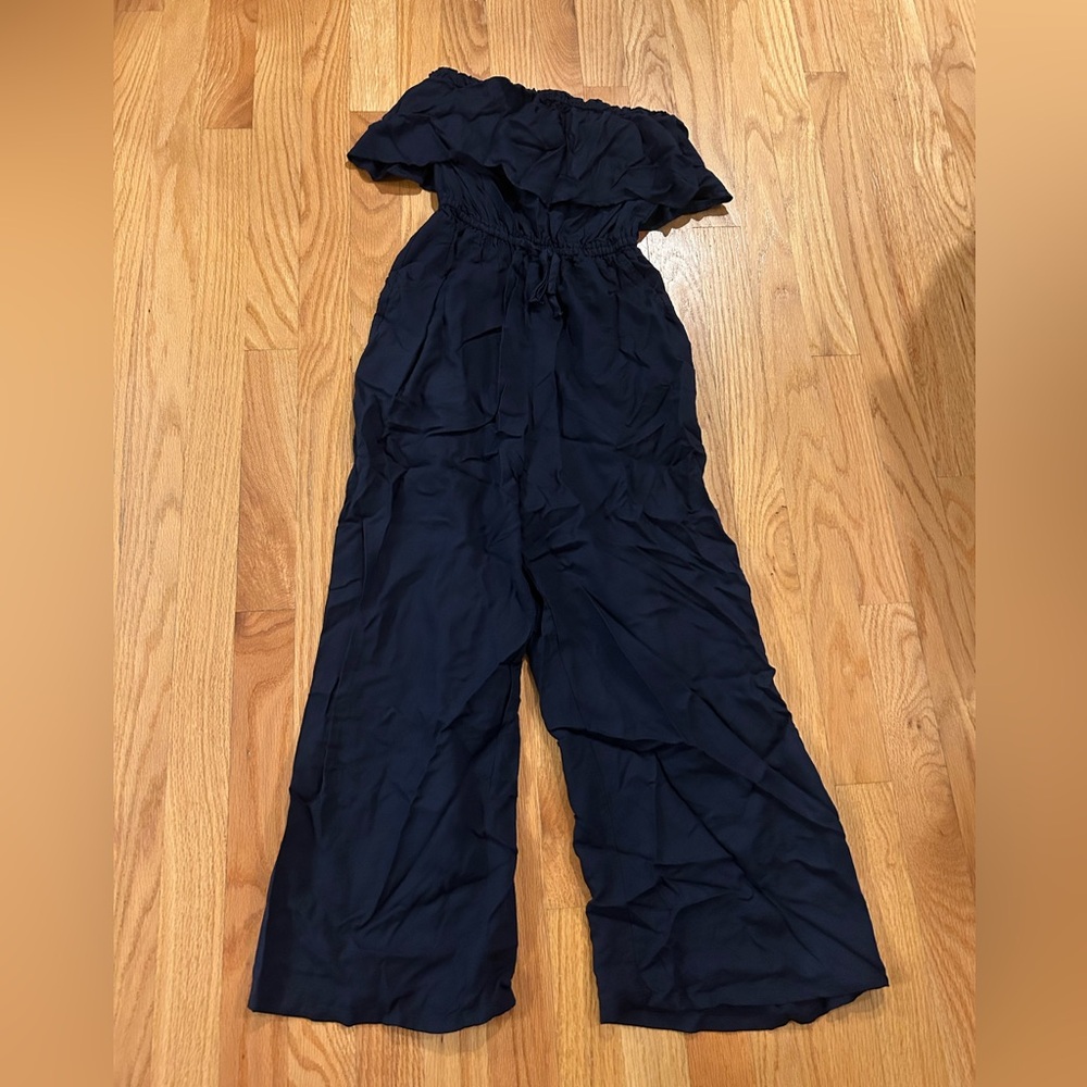Adorable Hollister off-the-shoulder XS Navy Pantsuit with pockets.